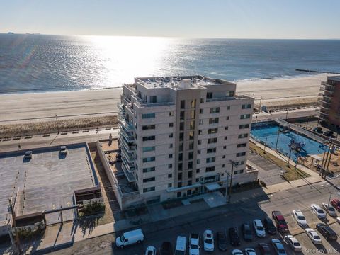 Condo For Rent - 170 W Broadway #4H<br/> Long Beach, NY 11561