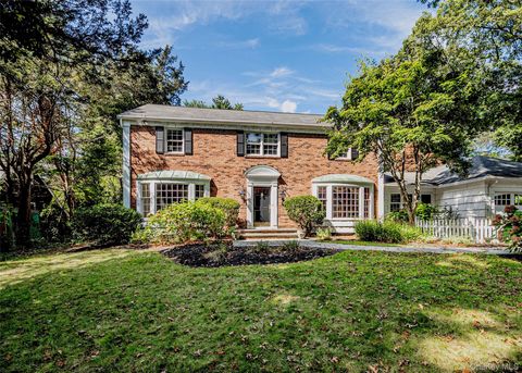 Photo of 17 John Daves Lane, Huntington, NY 11743 (MLS # 913688)