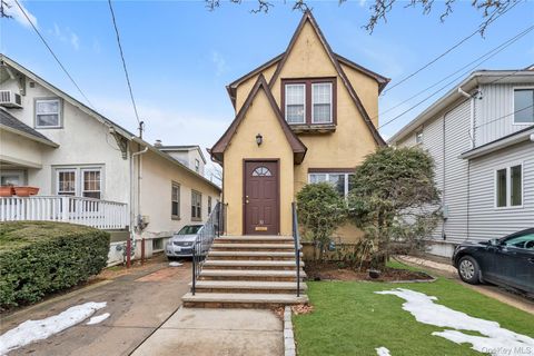 Homes For Sale - 30 Putnam Avenue<br/> Lynbrook, NY 11563