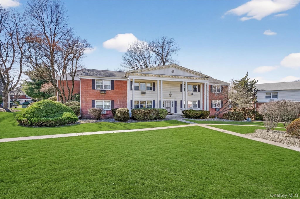 Photo of 35 Bon Aire Circle #8116, Suffern, NY 10901 (MLS # 974401)