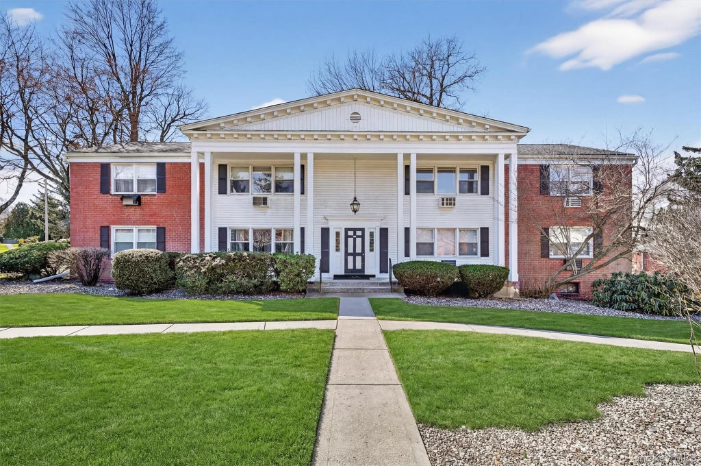 Photo of 35 Bon Aire Circle #8116, Suffern, NY 10901 (MLS # 974401)
