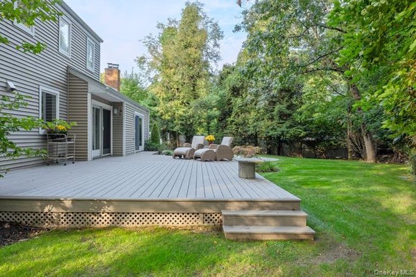 18 ROBERT TOWNSEND DR, SETAUKET, NY 11733 - Image bc508955de9c745d85feb04079a3e4fb/1424445215