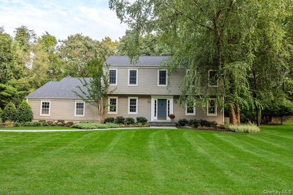 18 ROBERT TOWNSEND DR, SETAUKET, NY 11733 - Image bc508955de9c745d85feb04079a3e4fb/2917096157