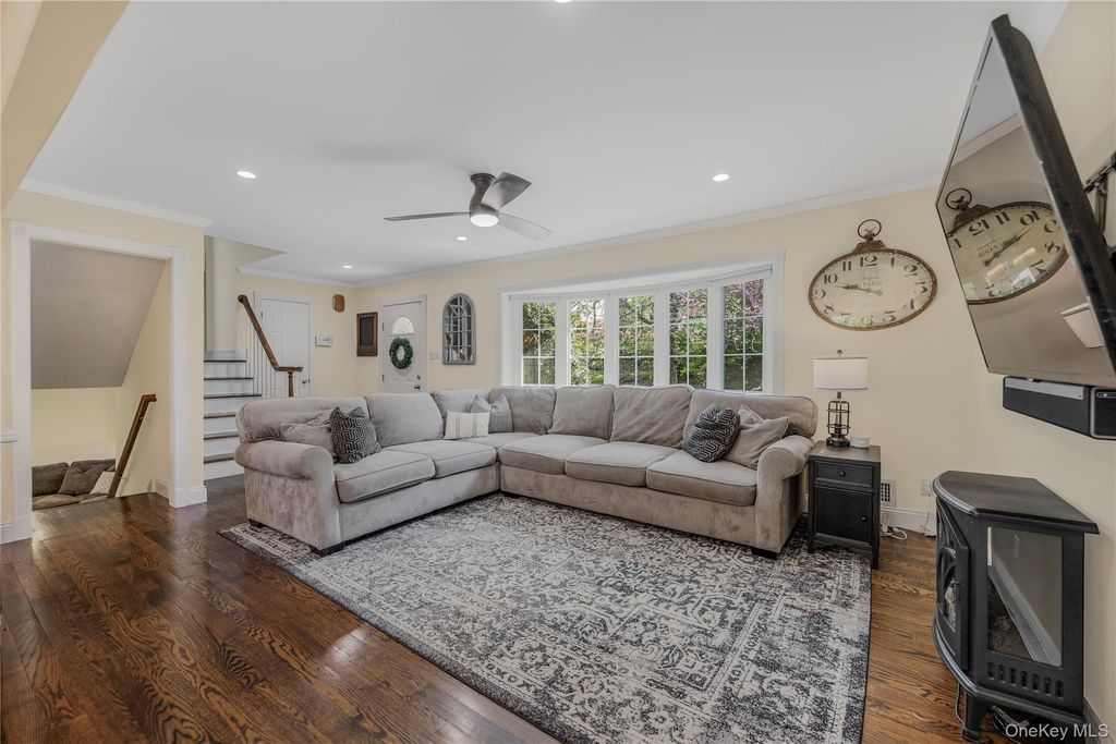 Photo of 32 Chaucer Street, Hartsdale, NY 10530 (MLS # 997405)