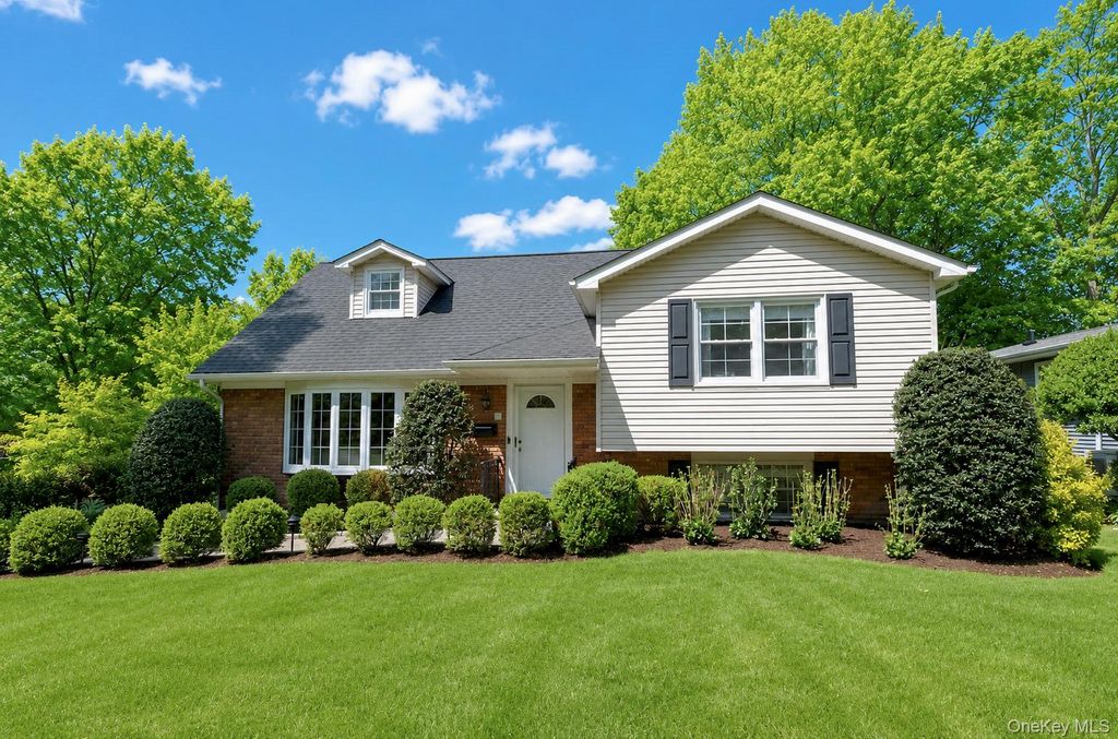Photo of 32 Chaucer Street, Hartsdale, NY 10530 (MLS # 997405)
