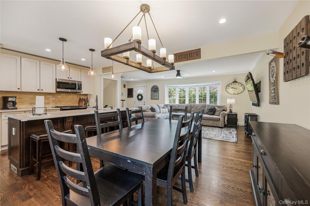 Photo of 32 Chaucer Street, Hartsdale, NY 10530 (MLS # 997405)