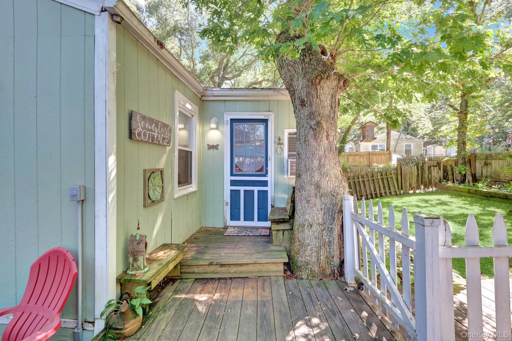Photo of 30 Neptune Place, Baiting Hollow, NY 11933 (MLS # 1050271)