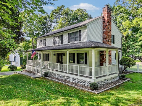 Photo of 2 Aida Lane, Cortlandt Manor, NY 10567 (MLS # 1045368)