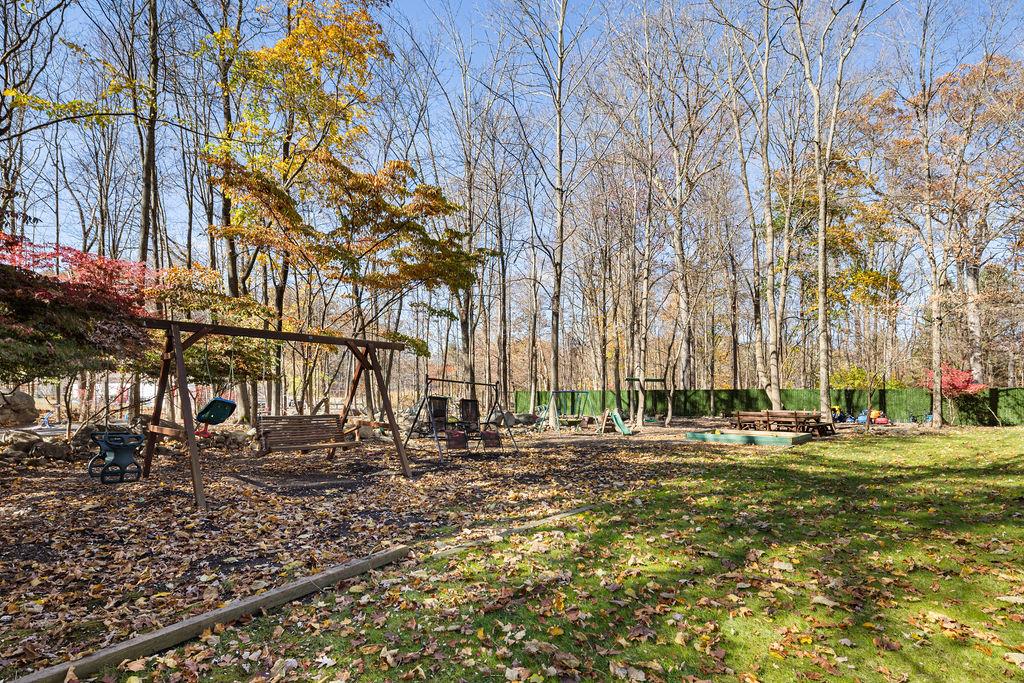 25 Edgebrook Lane, Airmont, New York image 5