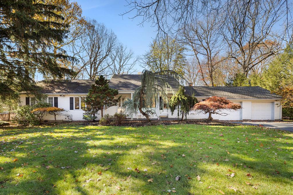 25 Edgebrook Lane, Airmont, New York image 1