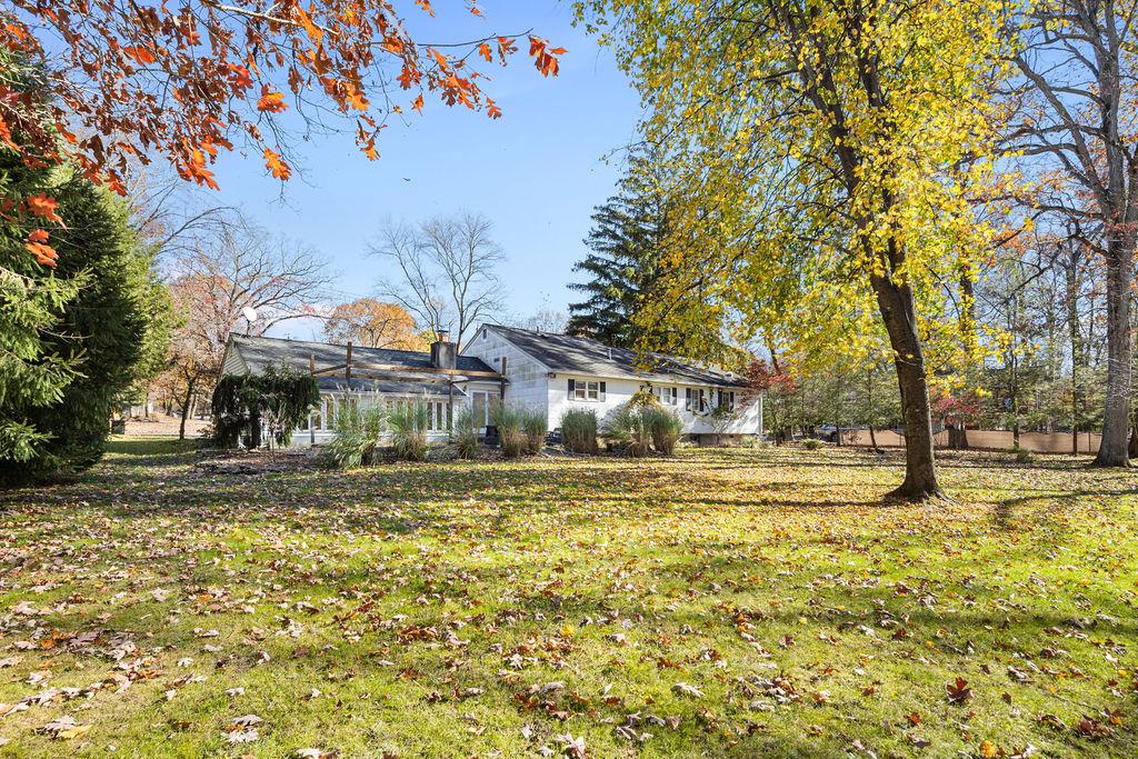 25 Edgebrook Lane, Airmont, New York image 4