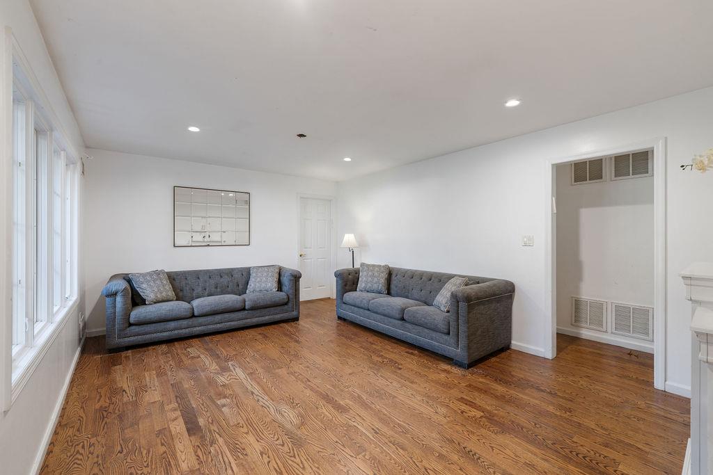 25 Edgebrook Lane, Airmont, New York image 9