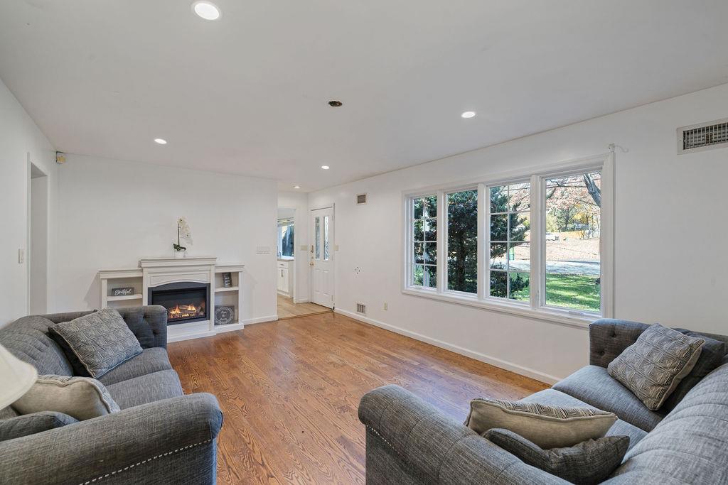 25 Edgebrook Lane, Airmont, New York image 11