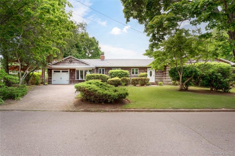 Photo of 4 N Balin Court, South Setauket, NY 11720 (MLS # 1007565)