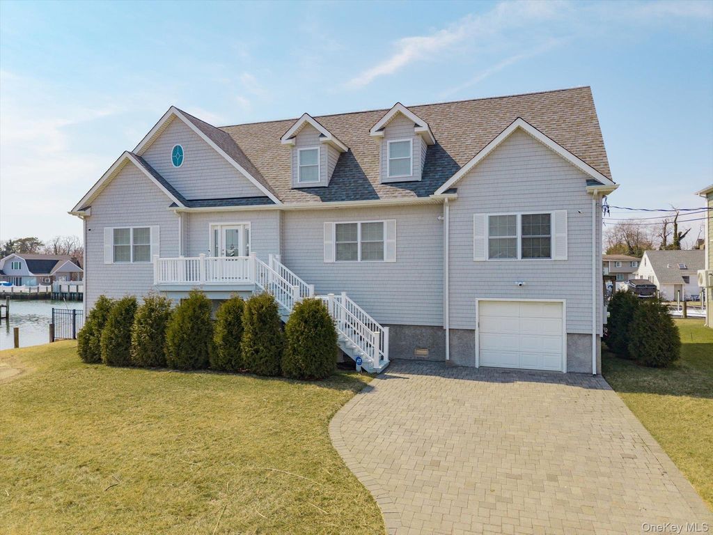 Photo of 10 Delta Road, Massapequa, NY 11758 (MLS # 980373)