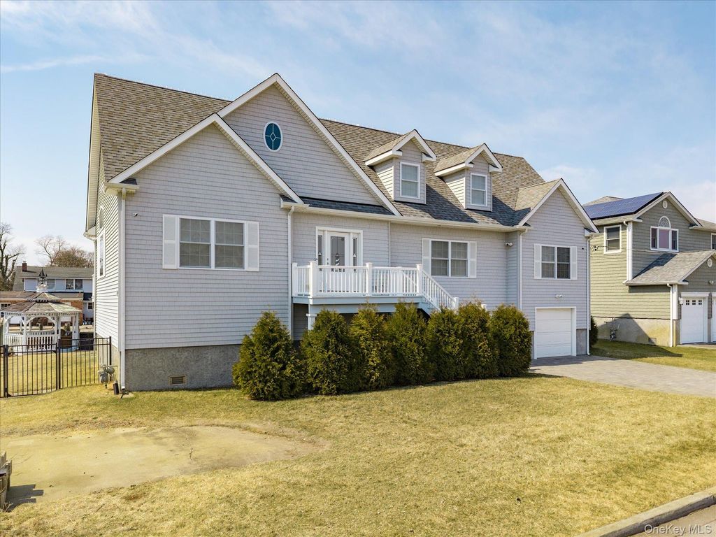 Photo of 10 Delta Road, Massapequa, NY 11758 (MLS # 980373)