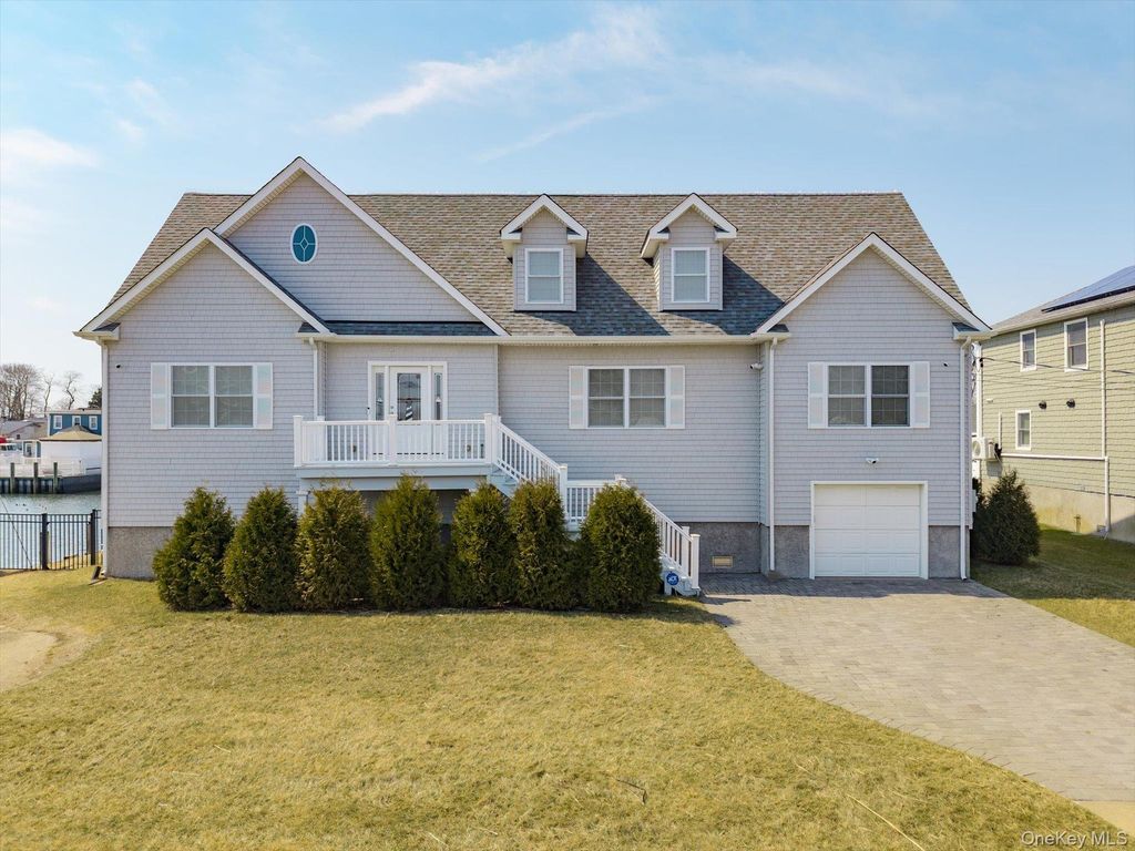 Photo of 10 Delta Road, Massapequa, NY 11758 (MLS # 980373)