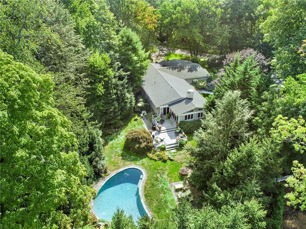 Winding Brook Drive, Larchmont, New York - 3 Bedrooms  
4 Bathrooms  
10 Rooms - 