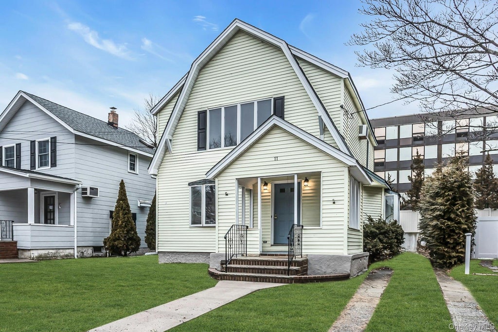 Photo of 11 Merton Avenue, Lynbrook, NY 11563 (MLS # 1017044)