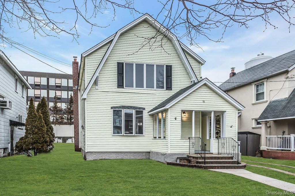 Photo of 11 Merton Avenue, Lynbrook, NY 11563 (MLS # 1017044)