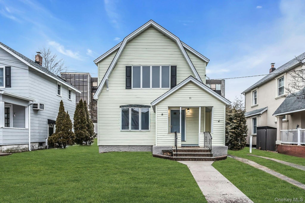 Photo of 11 Merton Avenue, Lynbrook, NY 11563 (MLS # 1017044)