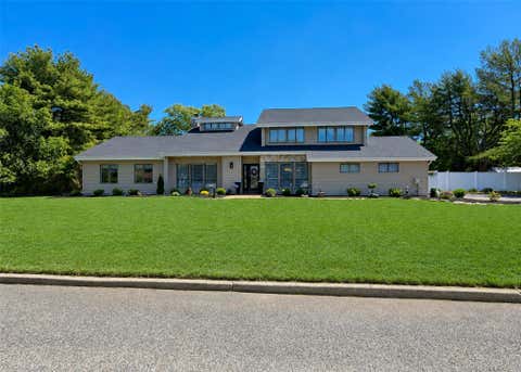 Homes For Sale - 25 Vineyard Way<br/> Mount Sinai, NY 11766