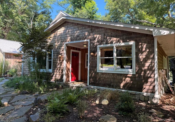 331 THOMPSON ST, PORT JEFFERSON, NY 11777 - Image bc6d6b963bda6406e8eafa54aa93d2e8/1939331610