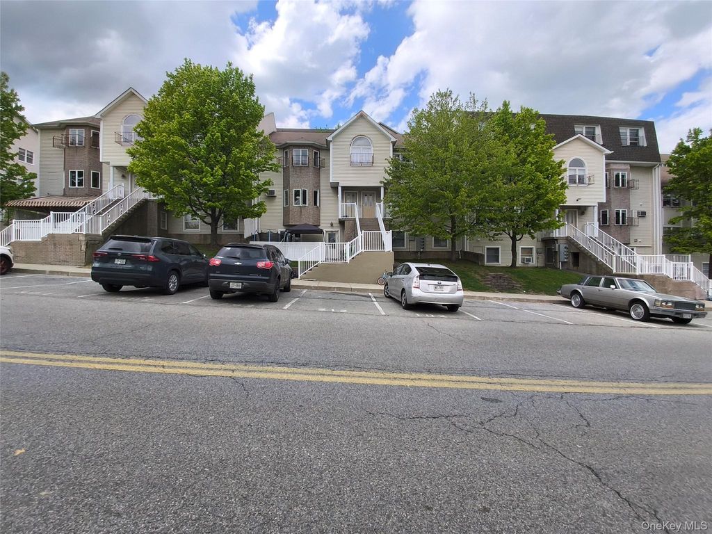 Photo of 5 Sasev Court #302, Monroe, NY 10950 (MLS # 993277)
