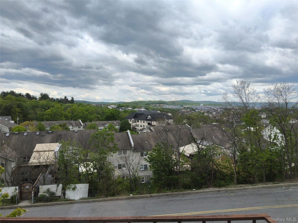 Photo of 5 Sasev Court #302, Monroe, NY 10950 (MLS # 993277)
