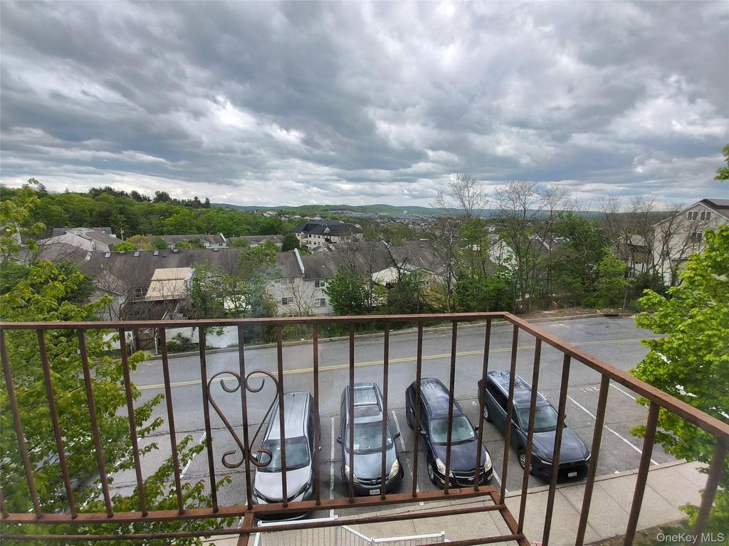 Photo of 5 Sasev Court #302, Monroe, NY 10950 (MLS # 993277)
