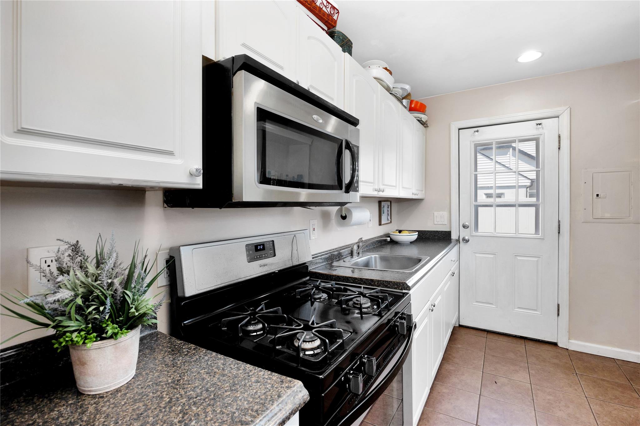 3 Kent Place, Amityville, New York image 5