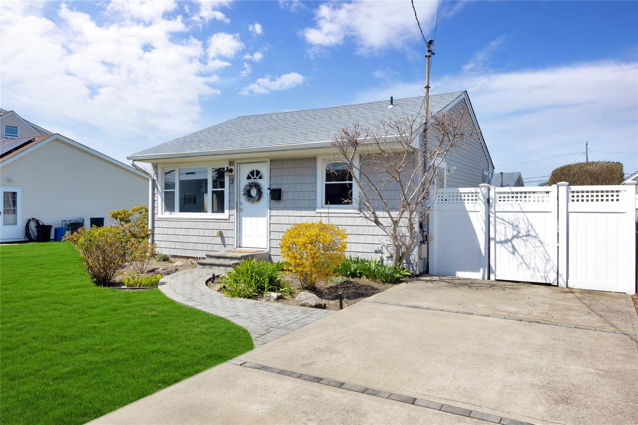 3 Kent Place, Amityville, New York image 20