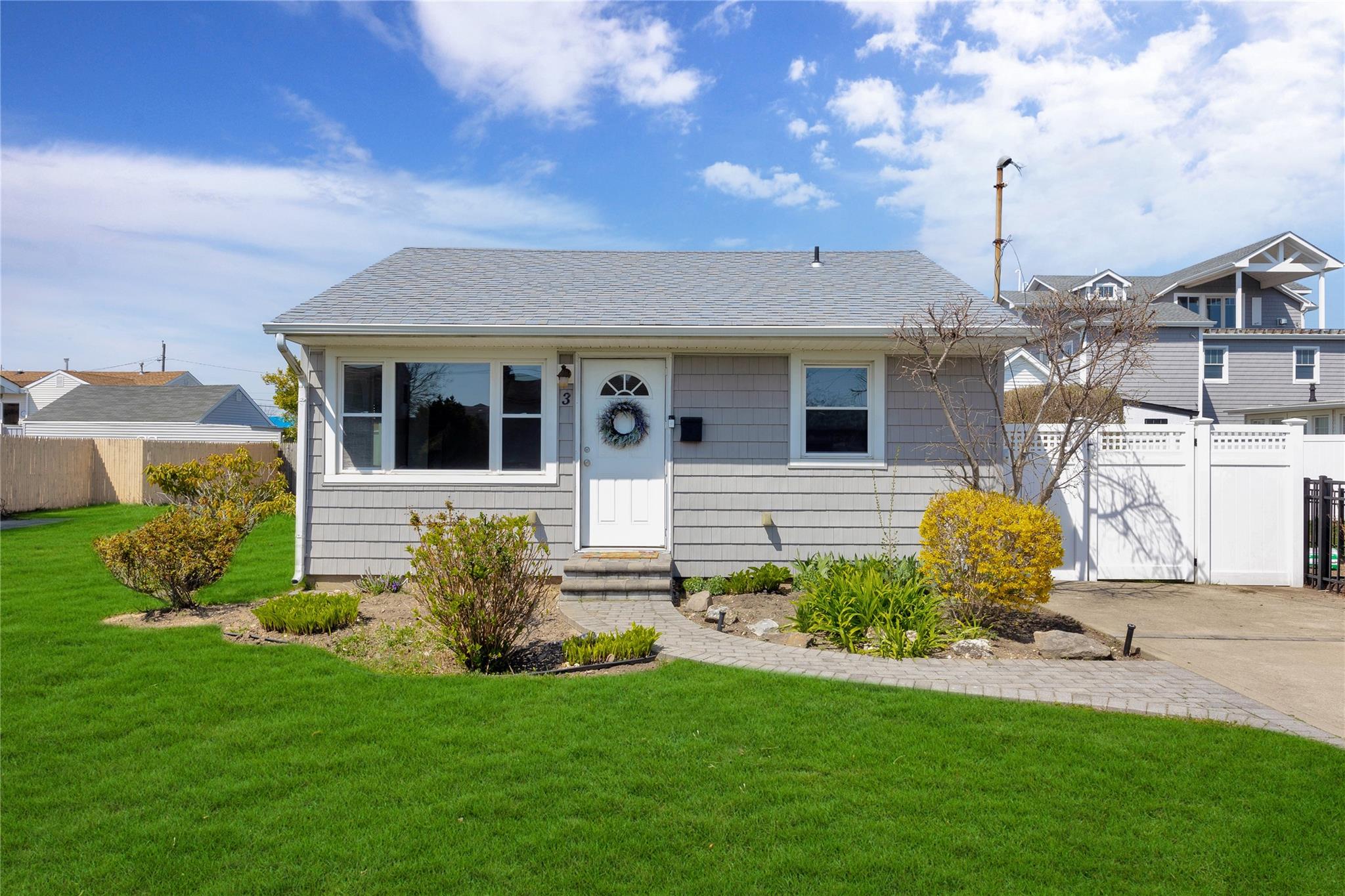 3 Kent Place, Amityville, New York image 2