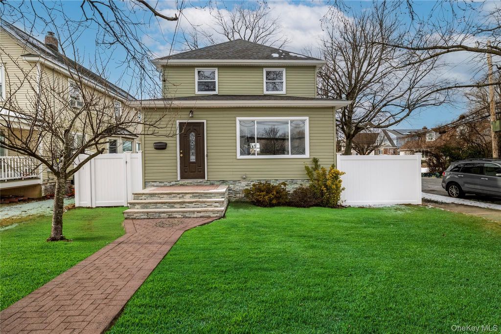 Photo of 2962 Grand Avenue, Baldwin, NY 11510 (MLS # 947473)