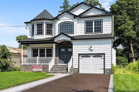 Photo of 17 Hannington Avenue, Wantagh, NY 11793 (MLS # 920001)