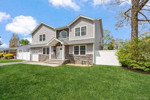 Photo of 53 Surrey Lane, Plainview, NY 11803 (MLS # 989449)
