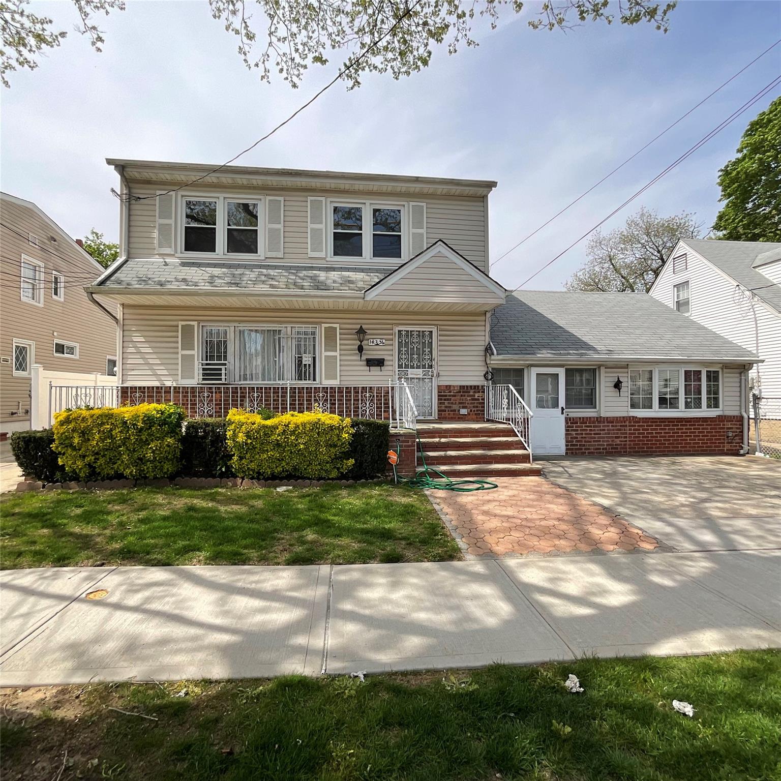 Property for Sale at 257th Street, Rosedale, Queens, NY - Bedrooms: 5 
Bathrooms: 4 
Rooms: 15  - $1,200,000