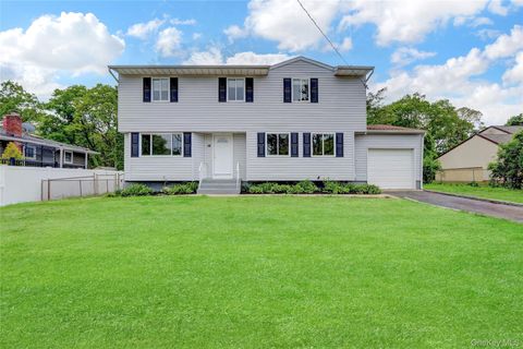 Photo of 16 Allegheny Drive W, Farmingville, NY 11738 (MLS # 868471)