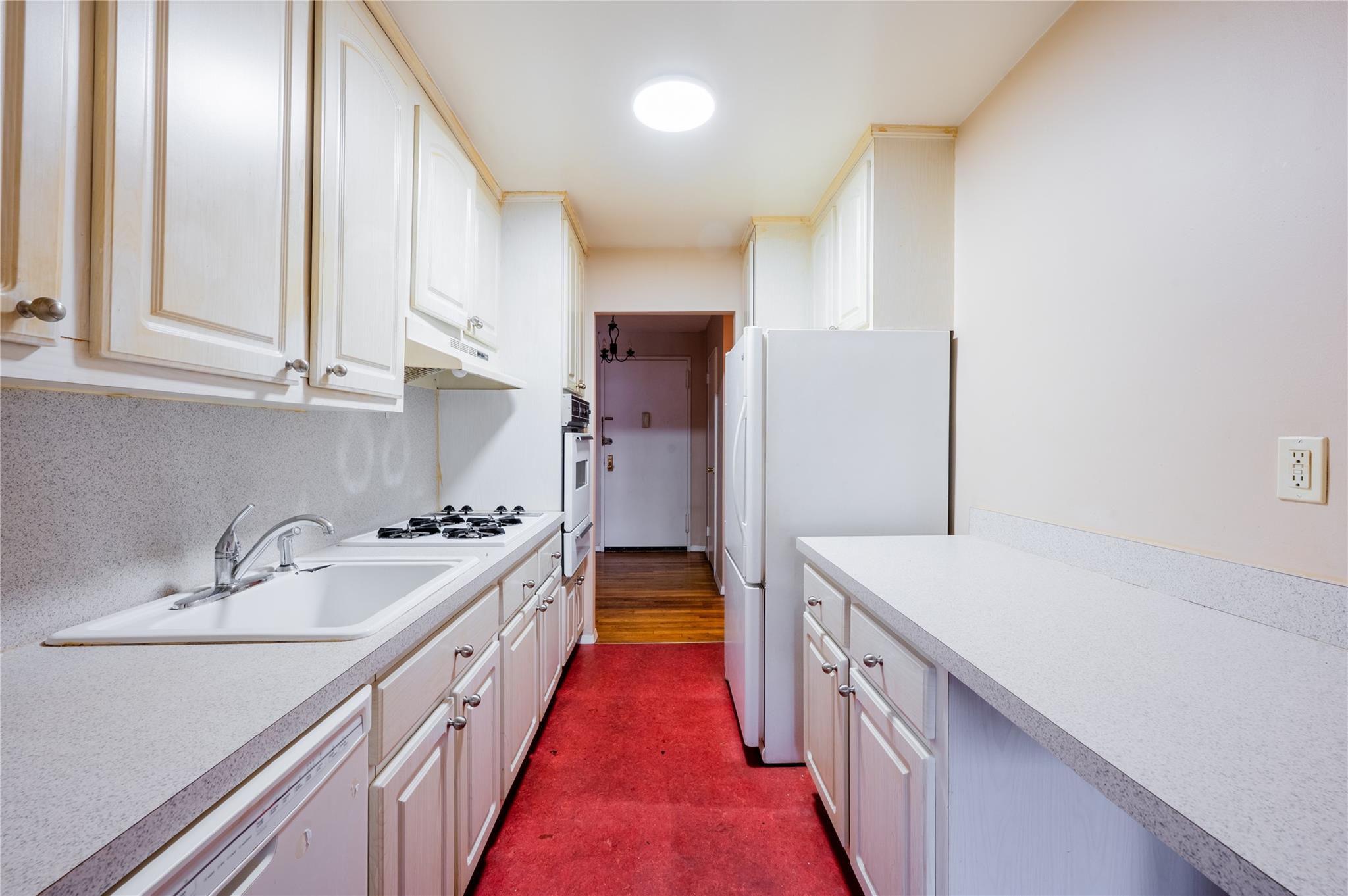 34 Pearsall Avenue #3J, Glen Cove, New York image 12