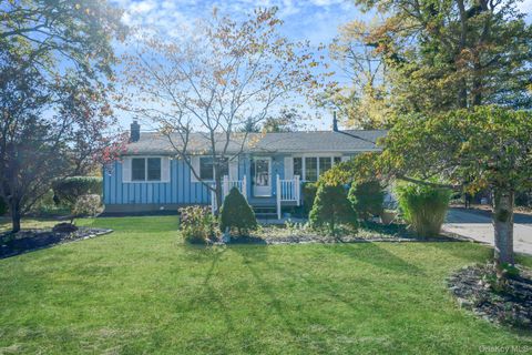 Photo of 8 N 1st Street, Holbrook, NY 11741 (MLS # 927310)