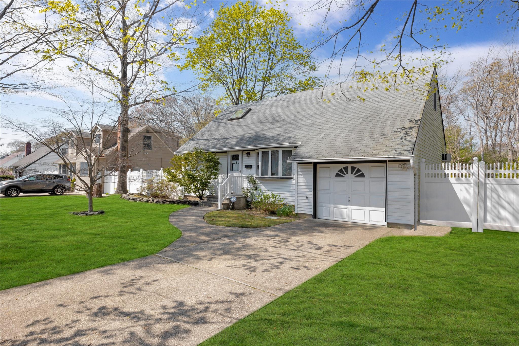 5 Krause Street, Bay Shore, New York image 3