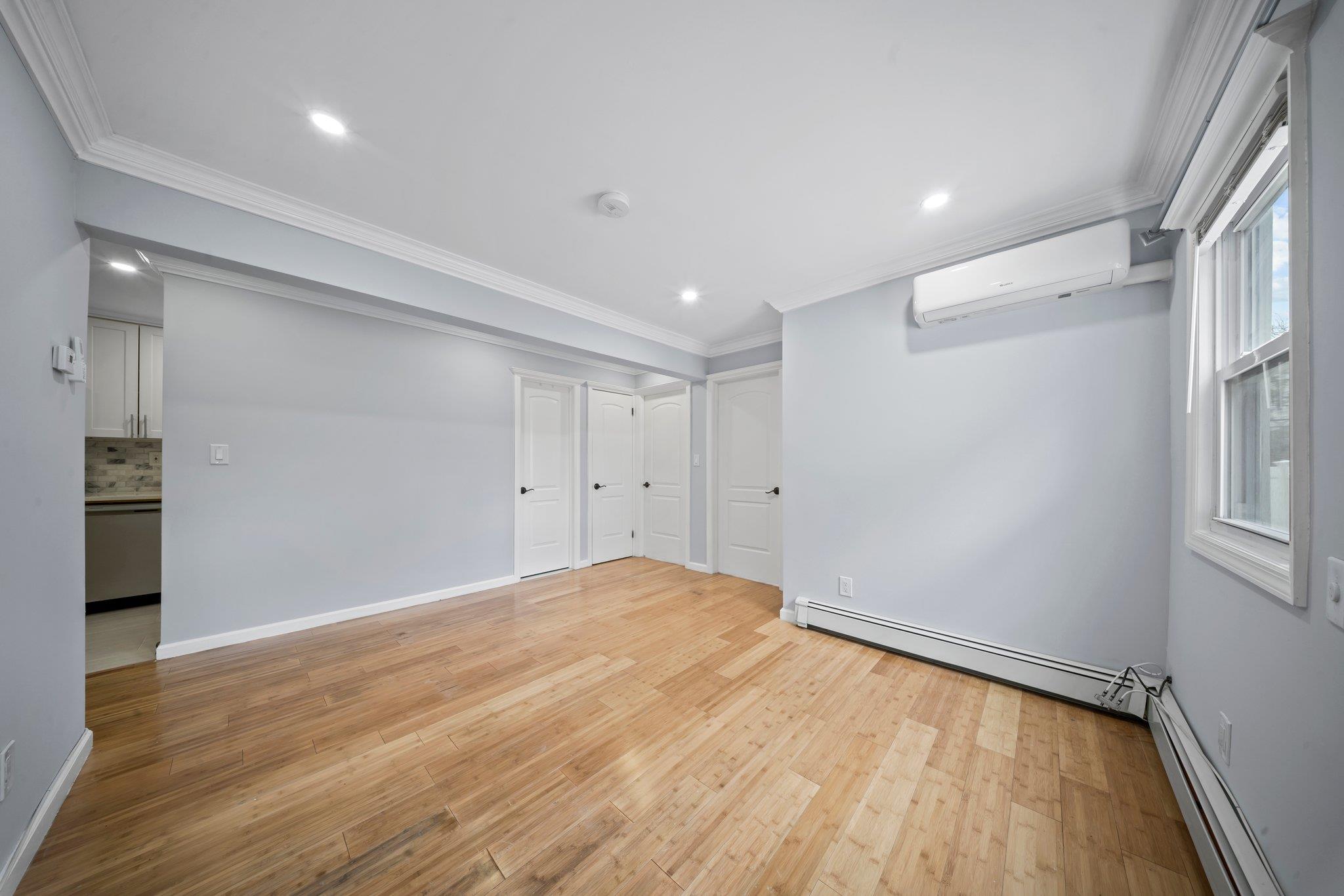 138th Rd Rd, Springfield Gardens, Queens, NY - 2 Bedrooms  
1 Bathrooms  
4 Rooms - 