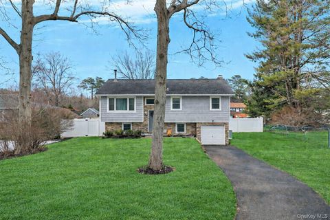Photo of 39 Joseph Place, Nesconset, NY 11767 (MLS # 966831)