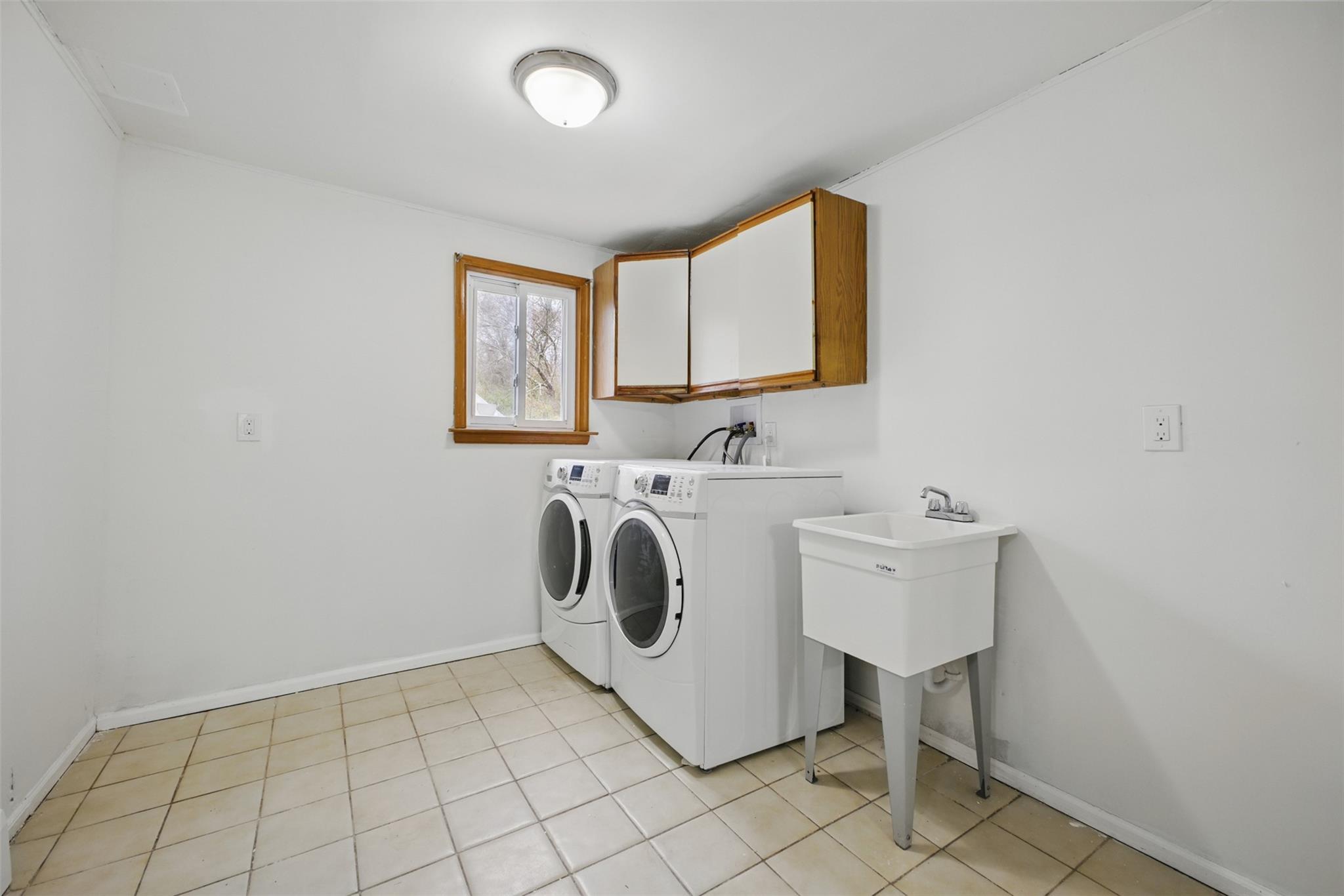 12 Lamb Place, Dix Hills, New York image 25