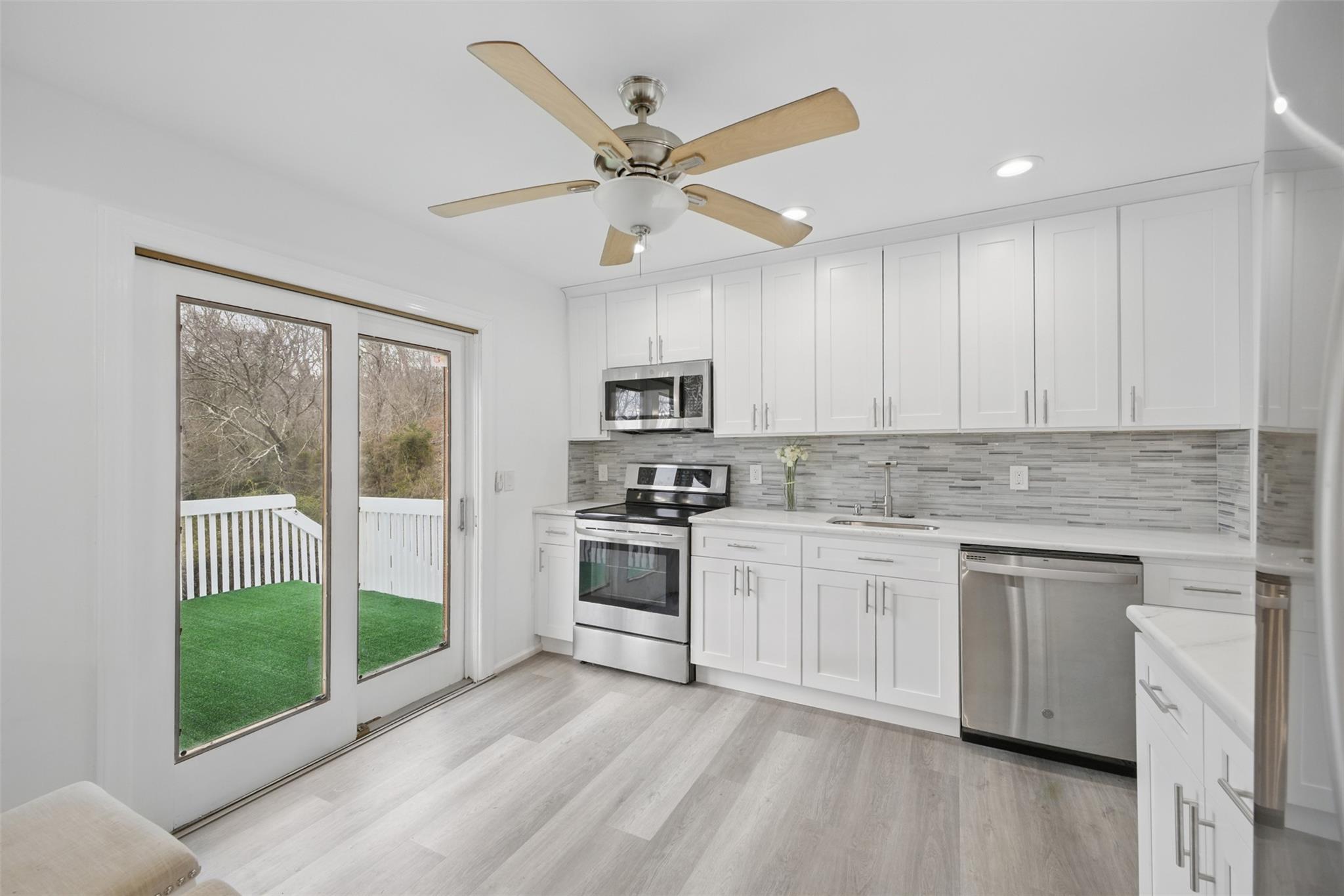 12 Lamb Place, Dix Hills, New York image 8