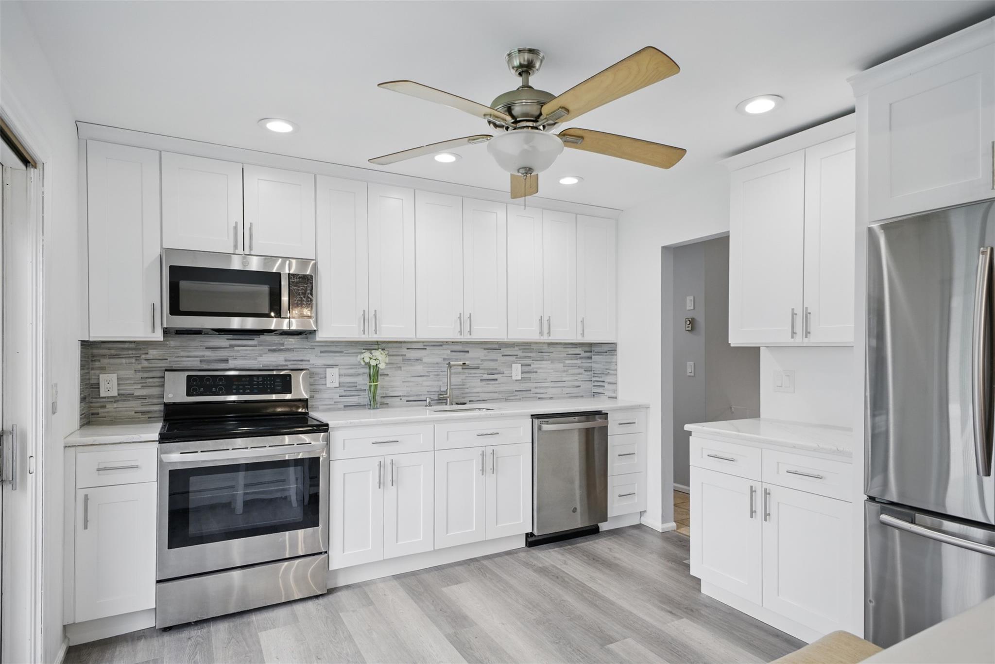 12 Lamb Place, Dix Hills, New York image 7