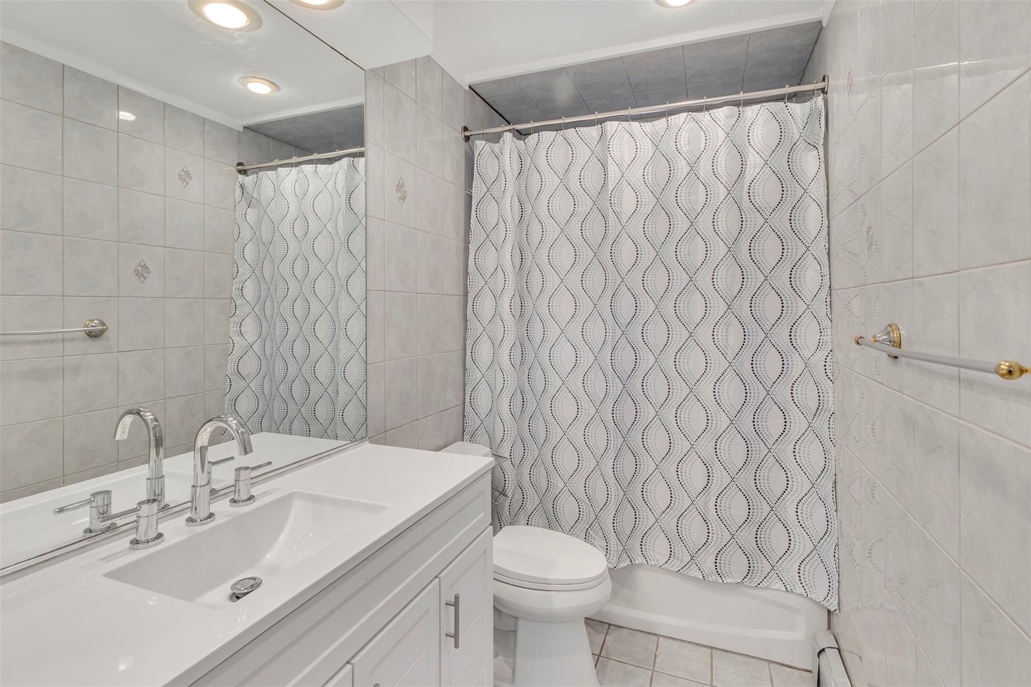 12 Lamb Place, Dix Hills, New York image 14