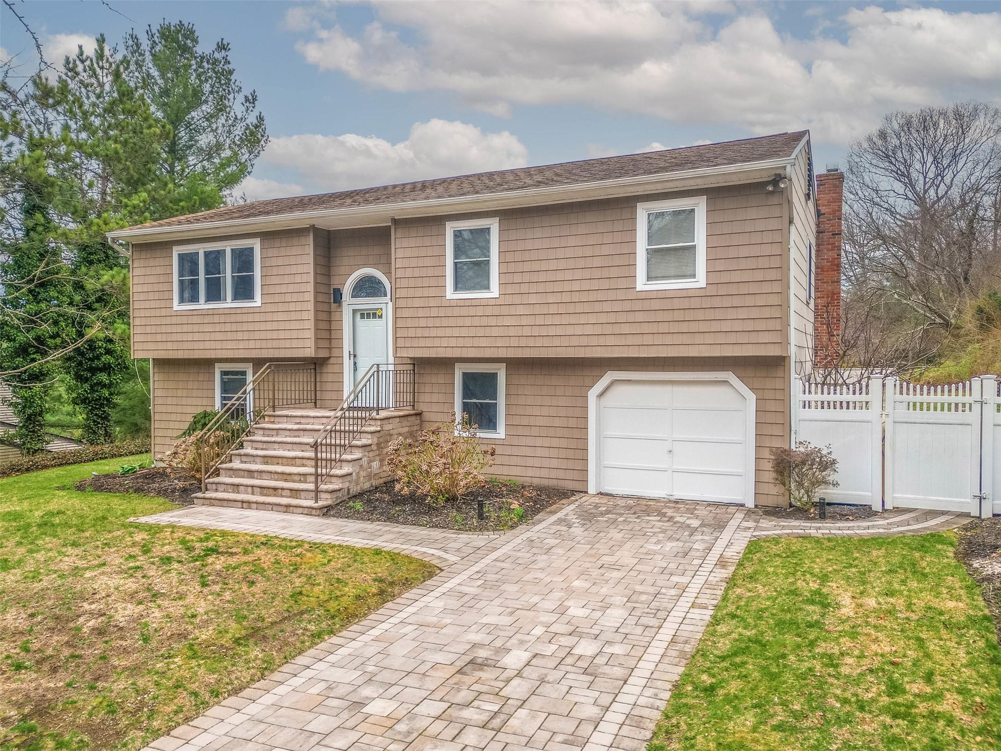 12 Lamb Place, Dix Hills, New York image 2