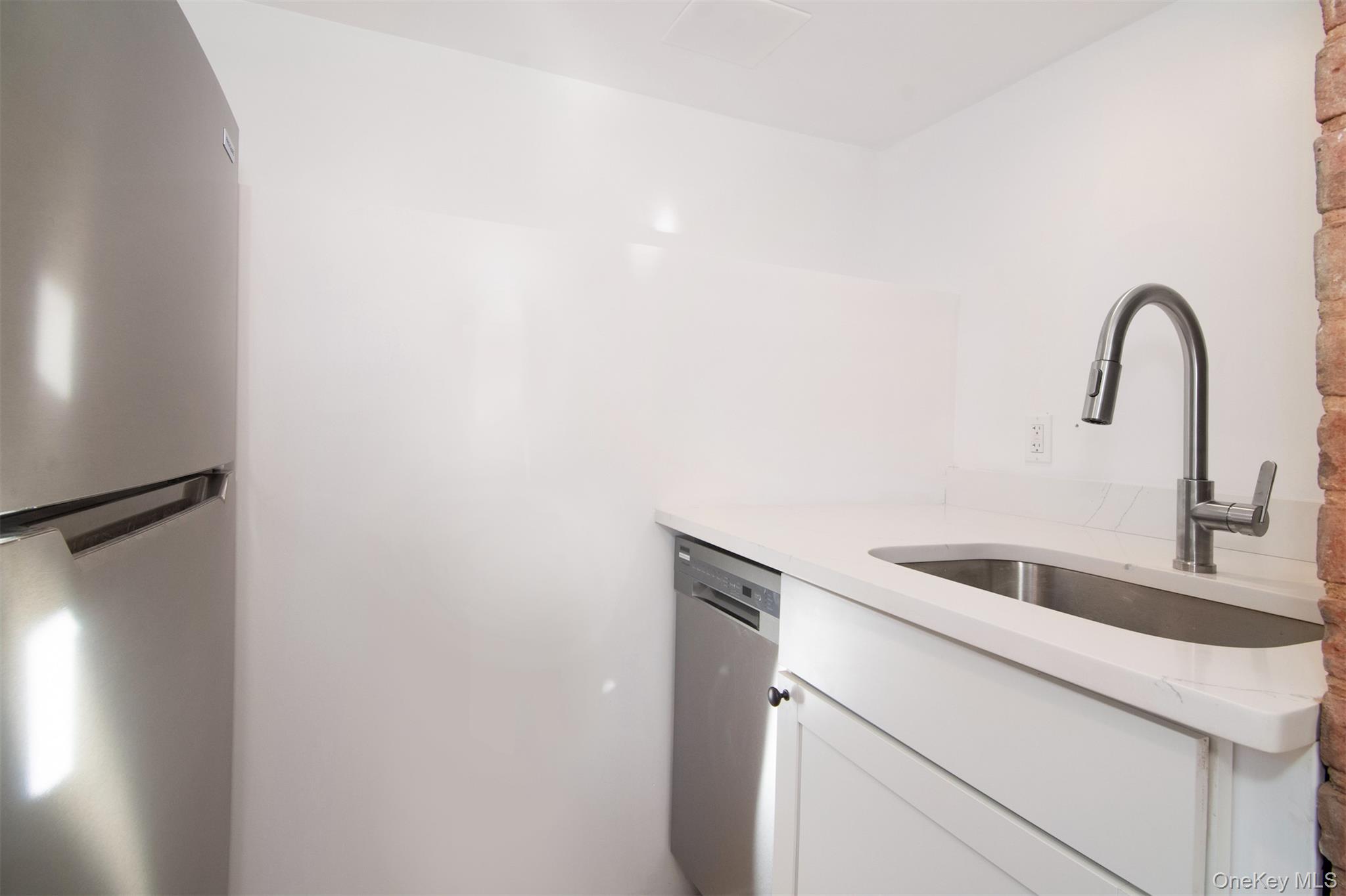 9 N Buckhout Street 1