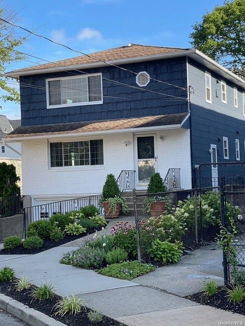 Photo of 31 Roosevelt Place, Rockville Centre, NY 11570 (MLS # 1046715)